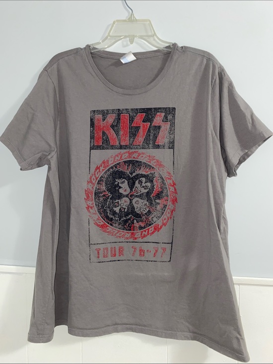 Port and Company Tops - Kiss Rock & Roll Over Tour 76-77 Gray Graphic T-Shirt size Ladies XXL